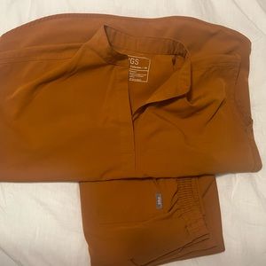 Figs Women's Scrub Set in Warm Amber